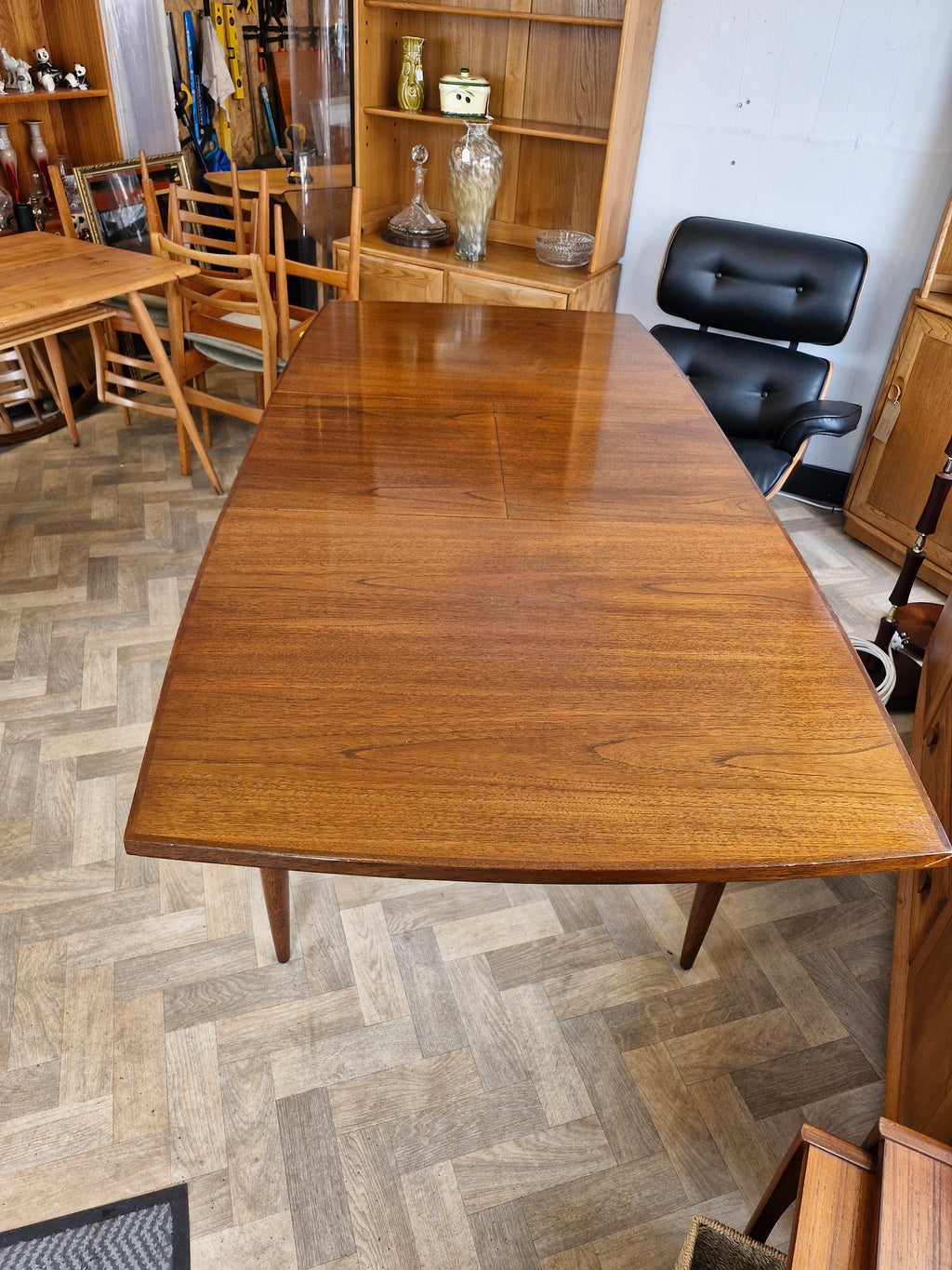White & Newton Teak Extending Dinning Table